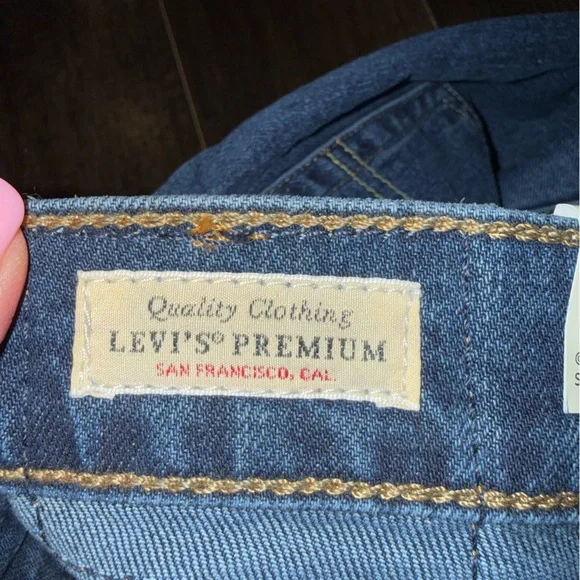 Levi's Relaxed Fit Women’s Denim Jeans - Picture 4 of 5